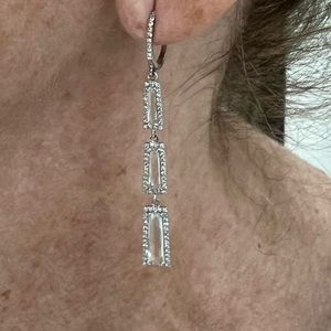 Stunning topaz and diamond set in white 14 carat gold